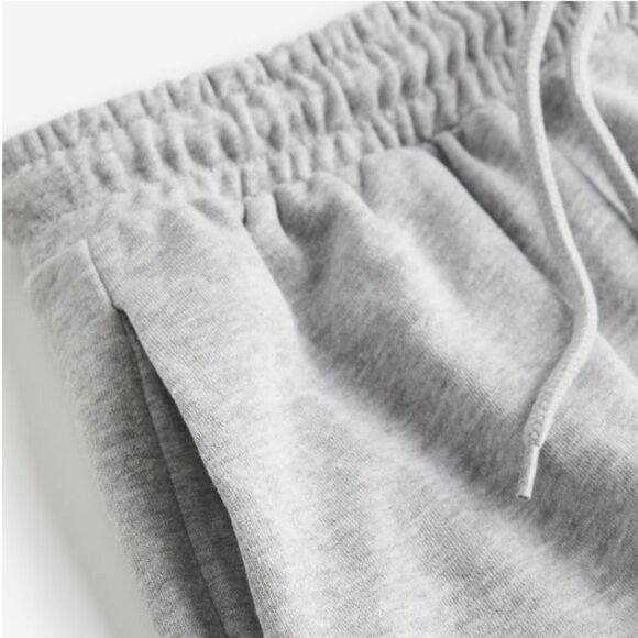 NWT - H&M Women’s Sweatshirt Shorts, Light Grey Marl - Size XL - Picture 6 of 14